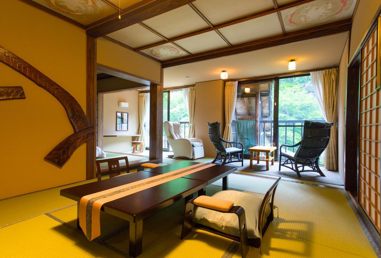 Honke Bankyu Hotel Nikko Buitenkant foto